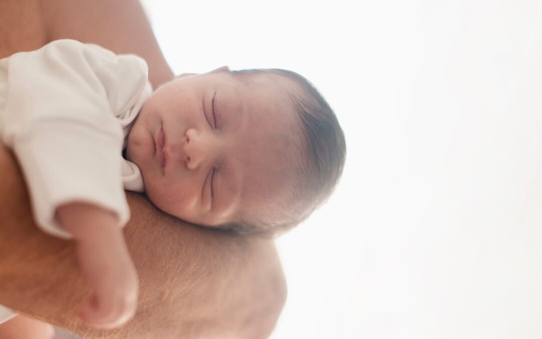 Newborn Sleep (0-3 Months): What Every Parent Needs to Know About Sleep, Night Wakings, Feeding and Sleep Regressions